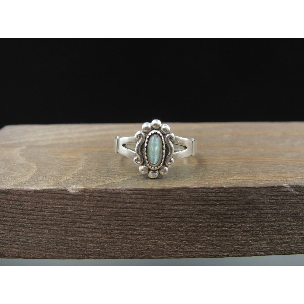 Size 6.5 Sterling Silver Fancy Style Shell Petite Band Ring Vintage Statement